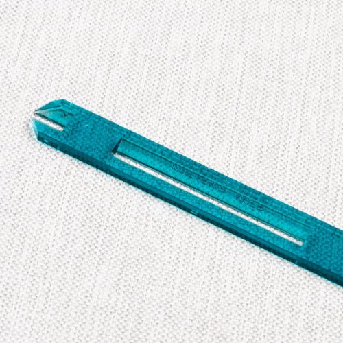 RÈGLE TRANSPARENTE DE COUTURIÈRE/COURTEPOINTE 45 7 CM - 18 PO