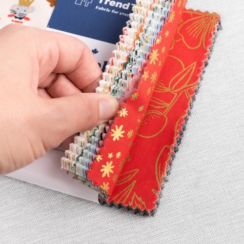 PRÉCOUPÉ CHARM PACK HOLIDAY CLASSICS PAR RIFLE PAPER CO. POUR COTTON+STEEL