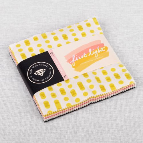 PRÉCOUPÉ FIRST LIGHT PAR RUBY STAR SOCIETY COLLABORATIVE POUR MODA ET RUBY STAR SOCIETY - CHARM PACK 