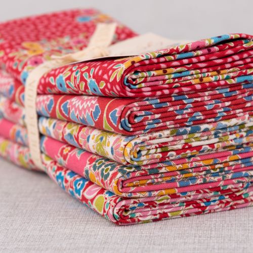 PRÉCOUPÉ PIE IN THE SKY PAR TILDA - FAT QUARTER ROUGE/ROSE