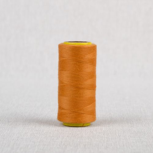FIL DE POLYESTER POUR SURJETEUSE 500M - ORANGE BRULÉ