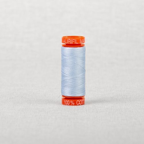 FIL DE COTON AURIFIL MAKO 50 200M - 2710 ŒUF DE MERLE PÂLE