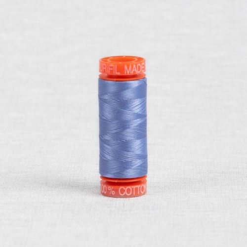 FIL DE COTON AURIFIL MAKO 50 200M - 2720 BLEU DELFT PÂLE