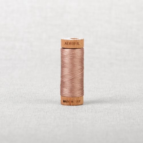 FIL DE COTON AURIFIL MAKO 80 274M - 2375 BLUSH ANTIQUE