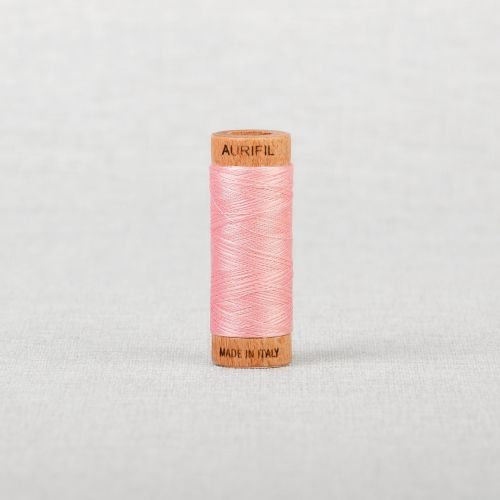 FIL DE COTON AURIFIL MAKO 80 274M - 2423 ROSE BÉBÉ