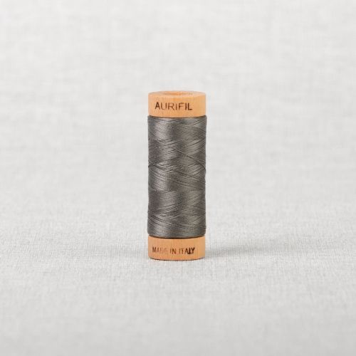 FIL DE COTON AURIFIL MAKO 80 274M - 5004 GRIS FUMÉE