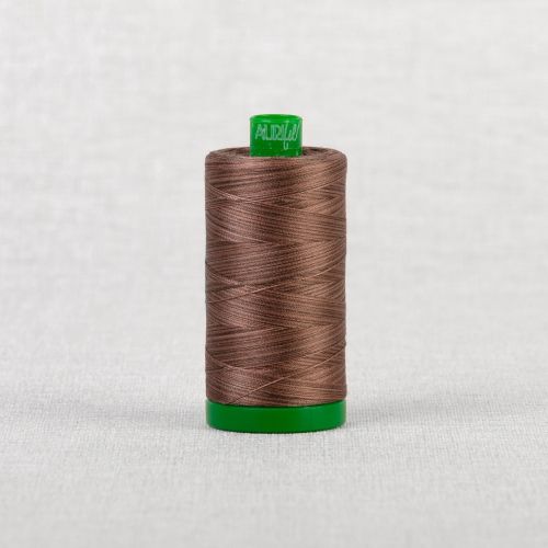 FIL DE COTON MOIRÉ AURIFIL MAKO 40 1000M - 4671 MOUSSE MOKA