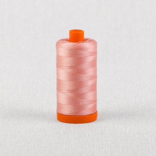 FIL DE COTON AURIFIL MAKO 50 1300M - 2437 PIVOINE PÂLE