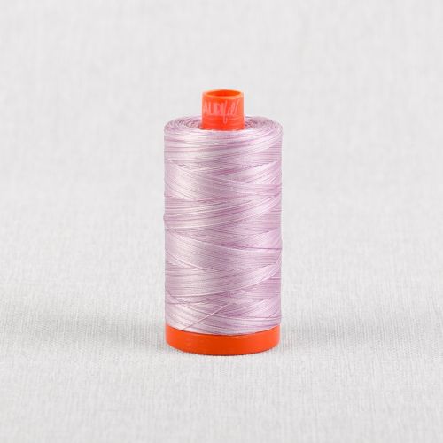 FIL DE COTON MOIRÉ AURIFIL MAKO 50 1300M - 3840 LILAS FRAIS