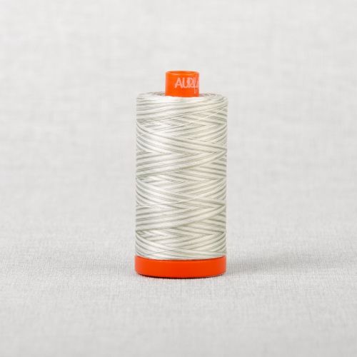 FIL DE COTON MOIRÉ AURIFIL MAKO 50 1300M - 4060 LUNE ARGENTÉE