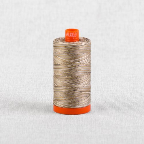 FIL DE COTON MOIRÉ AURIFIL MAKO 50 1300M - 4667 NOUGAT AUX NOIX