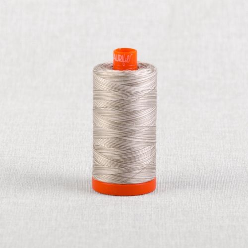 FIL DE COTON MOIRÉ AURIFIL MAKO 50 1300M - 4670 RENARD ARGENTÉ