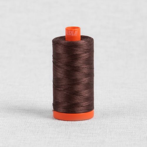 FIL DE COTON MOIRÉ AURIFIL MAKO 50 1300M - 4671 MOUSSE MOKA