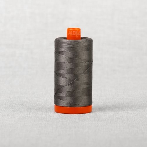 FIL DE COTON AURIFIL MAKO 50 1300M - 5004 GRIS FUMÉE