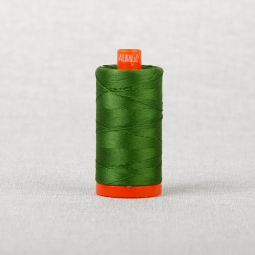 FIL DE COTON AURIFIL MAKO 50 1300M - 5018 VERT HERBE FONCÉ