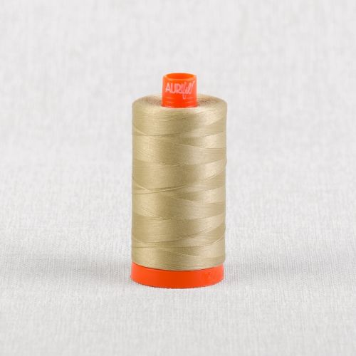 FIL DE COTON AURIFIL MAKO 50 1300M - 5020 VERT MILITAIRE PÂLE