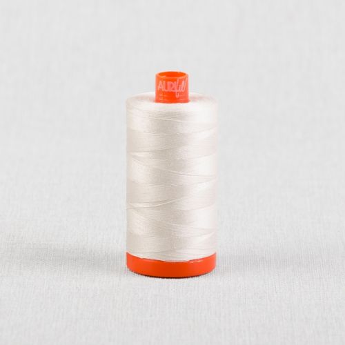 FIL DE COTON AURIFIL MAKO 50 1300M - 6722 BISCUIT DE MER