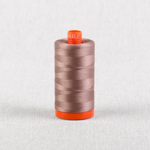 FIL DE COTON AURIFIL MAKO 50 1300M - 6731 TIRAMISU