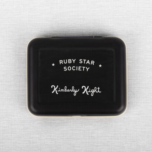 BOÎTE DE RANGEMENT PAR KIMBERLY KIGHT POUR RUBY STAR SOCIETY - STRAWBERRIES  BLEU